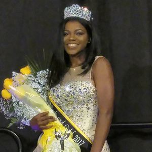 Meet your Posher, Carmelita